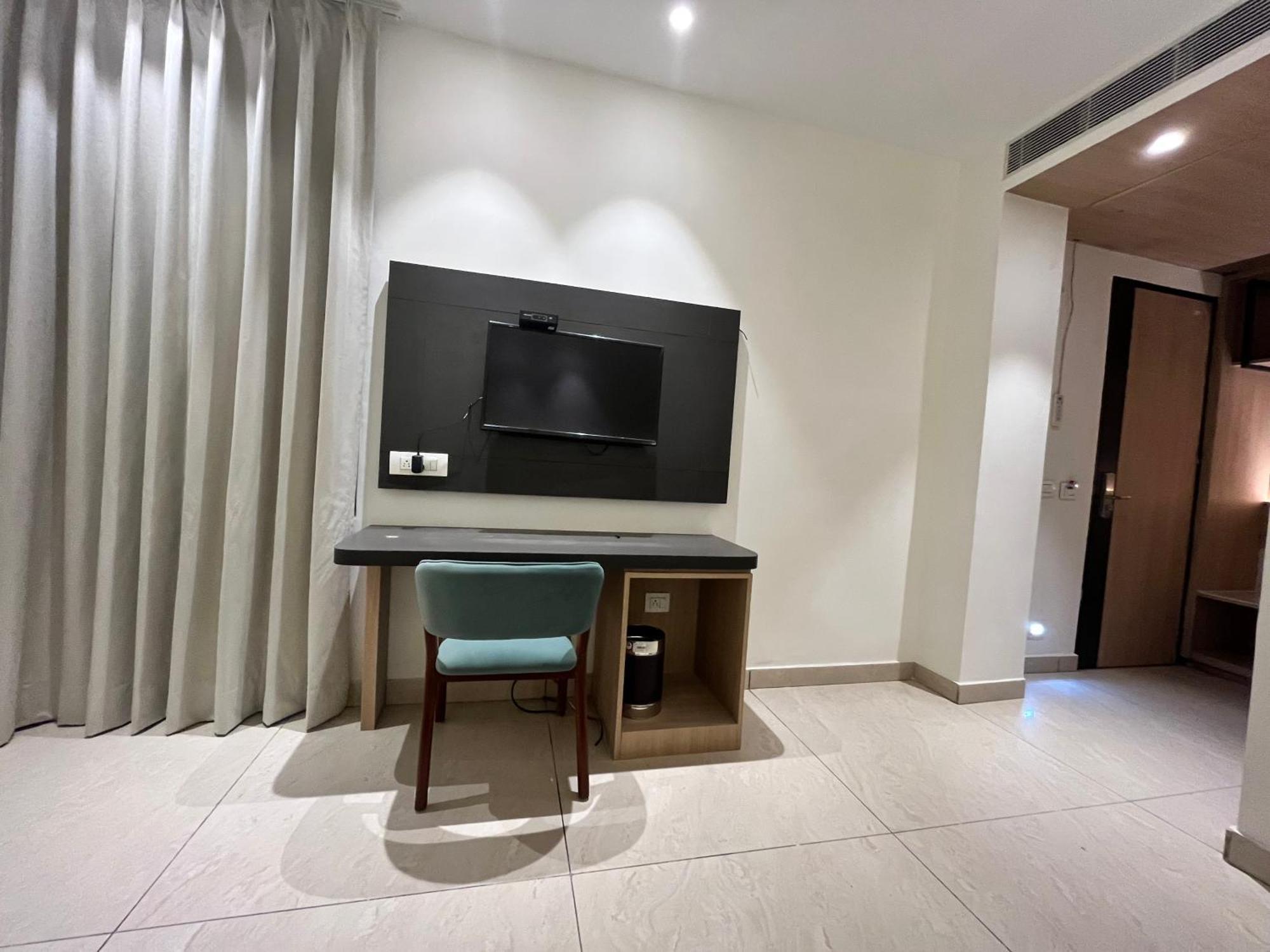 Hotel Celebrations Zirakpur Dış mekan fotoğraf
